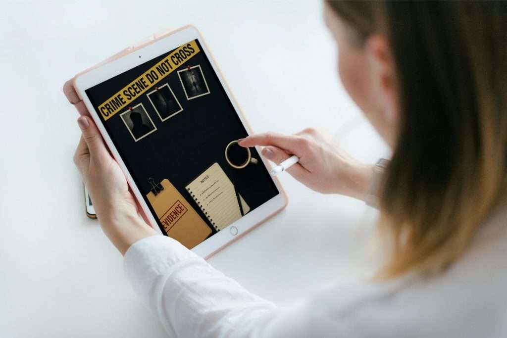 Vista de la Libreta de Detective de Rachel Ripley en una tablet: herramienta interactiva para lectoras de thriller y novela negra
