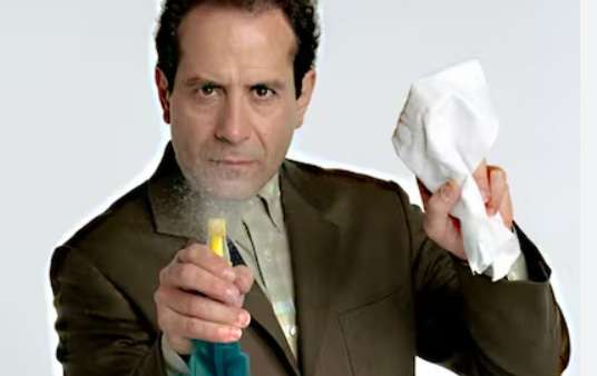 Tony Shalhoub como Adrian Monk, de la serie Monk