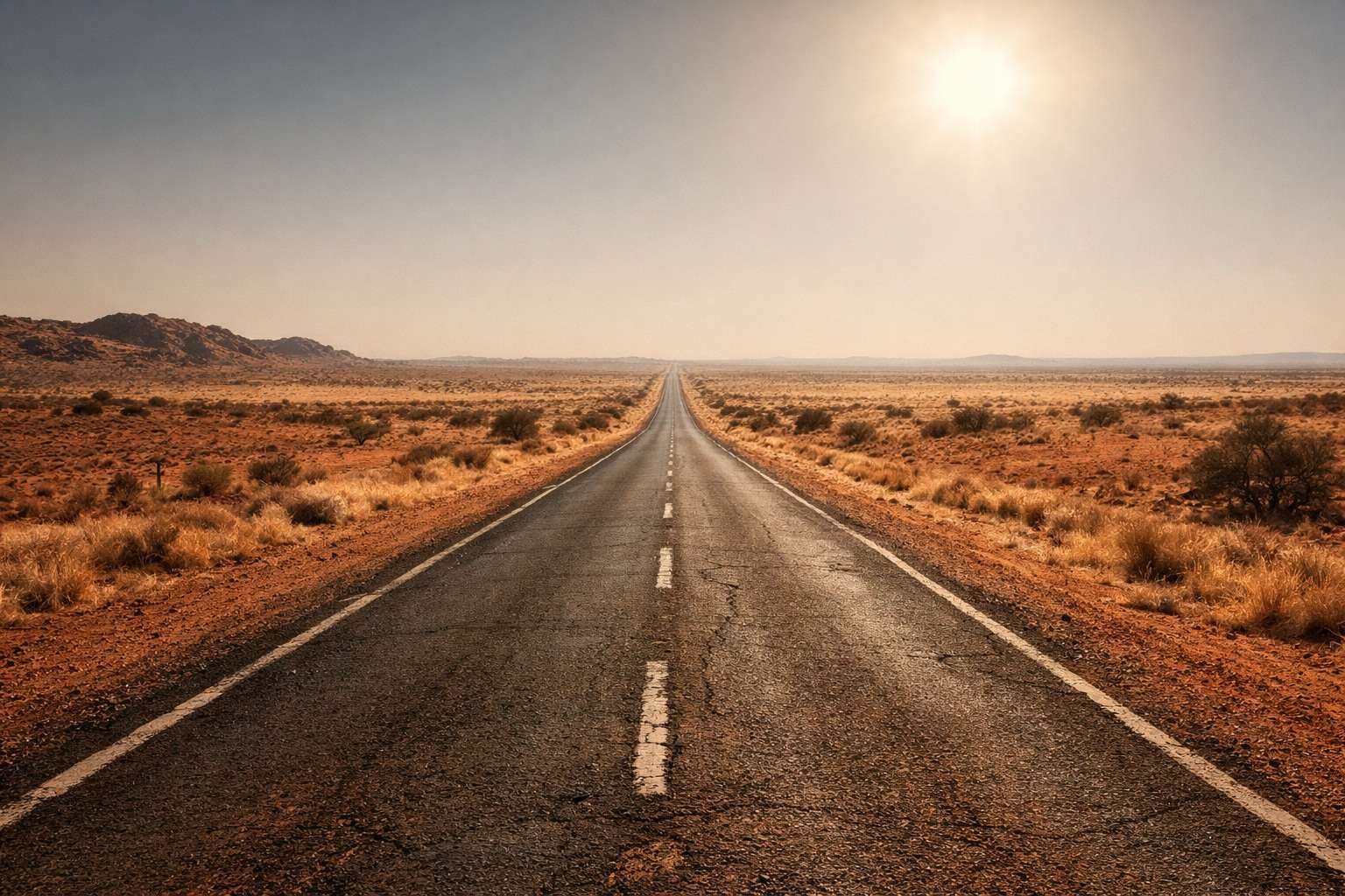 Carretera solitaria que atraviesa el desierto del outback australiano bajo un sol abrasador, símbolo del aislamiento y la tensión de la novela negra australiana.